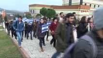 Öğrenciler, Yeni Rektöre İlk Protestoyu Kurdela Keserek Gerçekleştirdi