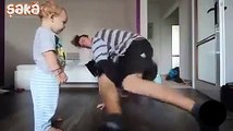 Babasıyla Dans Kapışması Yapan Bebek