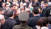 Erdoğan hocasının tabutunu omuzladı
