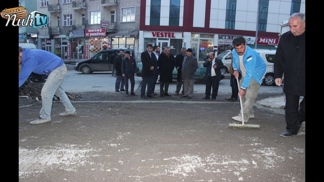 Ağrı Belediyesi Yol Yapım Çalışmaları Devam Ediyor