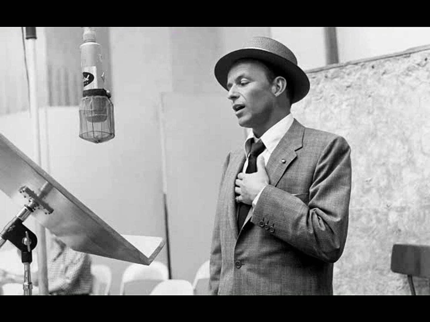 ⁣Frank Sinatra - Strangers In The Night Karaoke