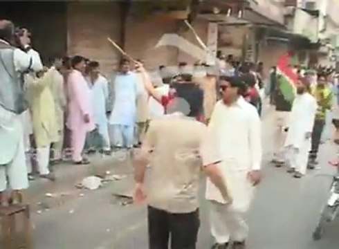 PTI Dharna-PTI Ghunda Gardi in Lahore shutting shops threatening the shop keepers . Isn't it rebirth of MQM in Punjab