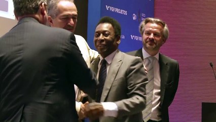 Pelé sale de terapia intensiva