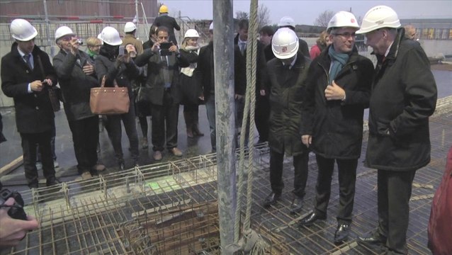 Pose de la première pierre du futur centre aquatique du collège Louise-Michel à Clichy-sous-Boispiscine