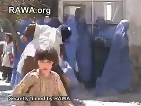 همجية في معاملة المرأة عند طالبان . أفغانستان