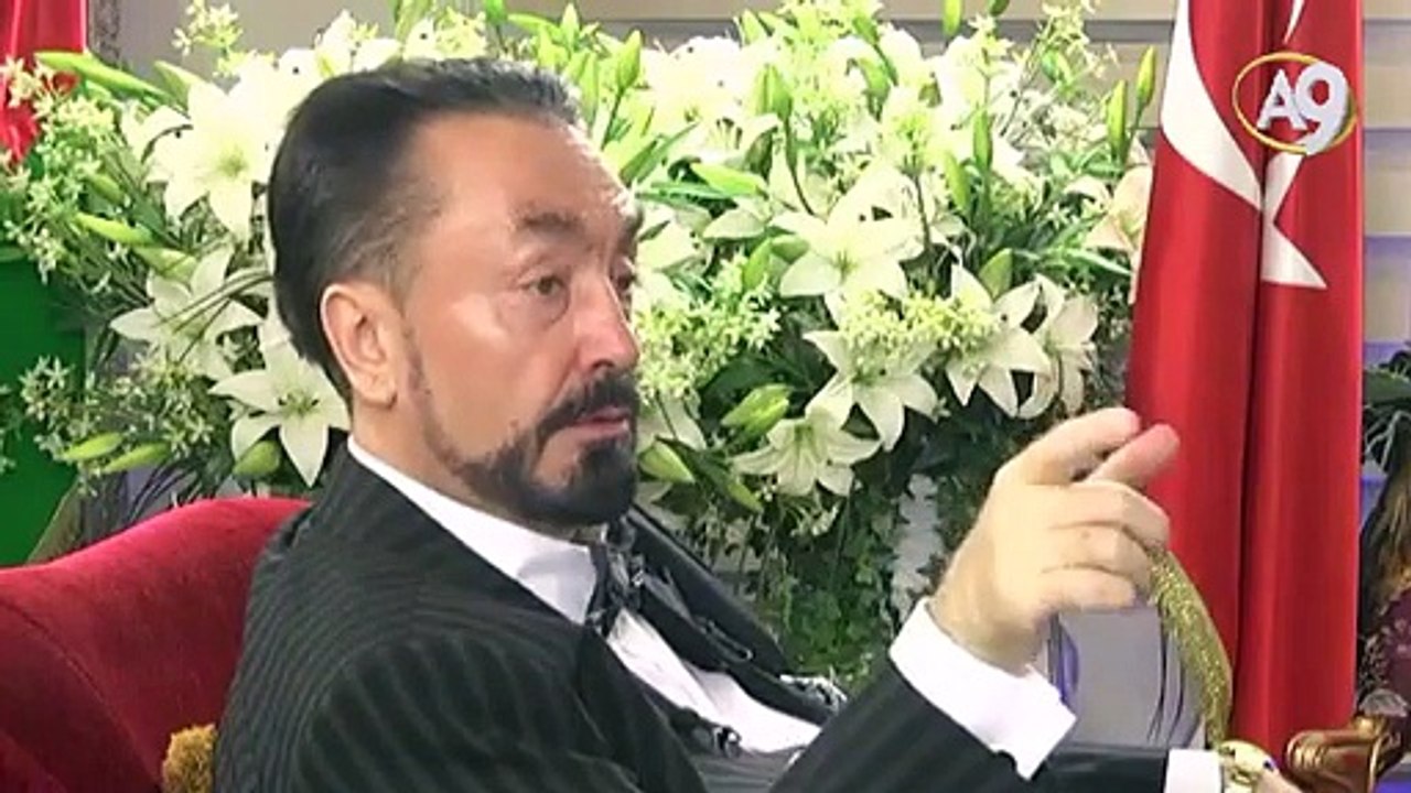 Adnan Oktar: Sn. Ahmet Davutoğlu’nun üslubu, konuşmaları ve stili Kuran’a uygun ve barıştırıcı