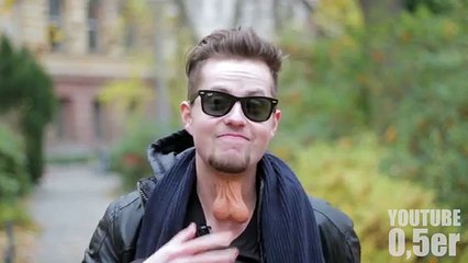 Caméra cachée : il se promène dans les rues de Berlin avec des testicules accrochées au menton !