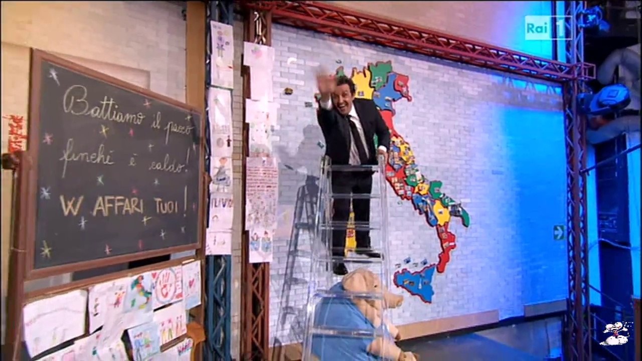 Flavio Insinna e la concorrente di Affari Tuoi scatenati sulle note di Vasco