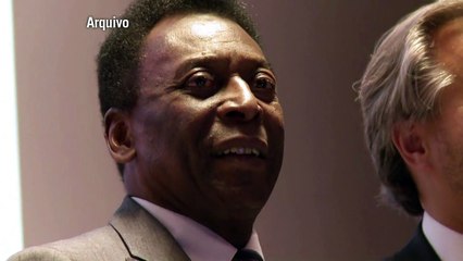 Pelé melhora, sai da UTI e até caminha pelo quarto