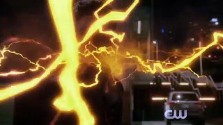2014.12.01 Stephen Amell @ The Flash vs Arrow (extended trailer)