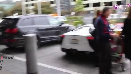 Exclu Vidéo : Paris Hilton super généreuse : elle offre une montagne de cadeaux pour les enfants malades
