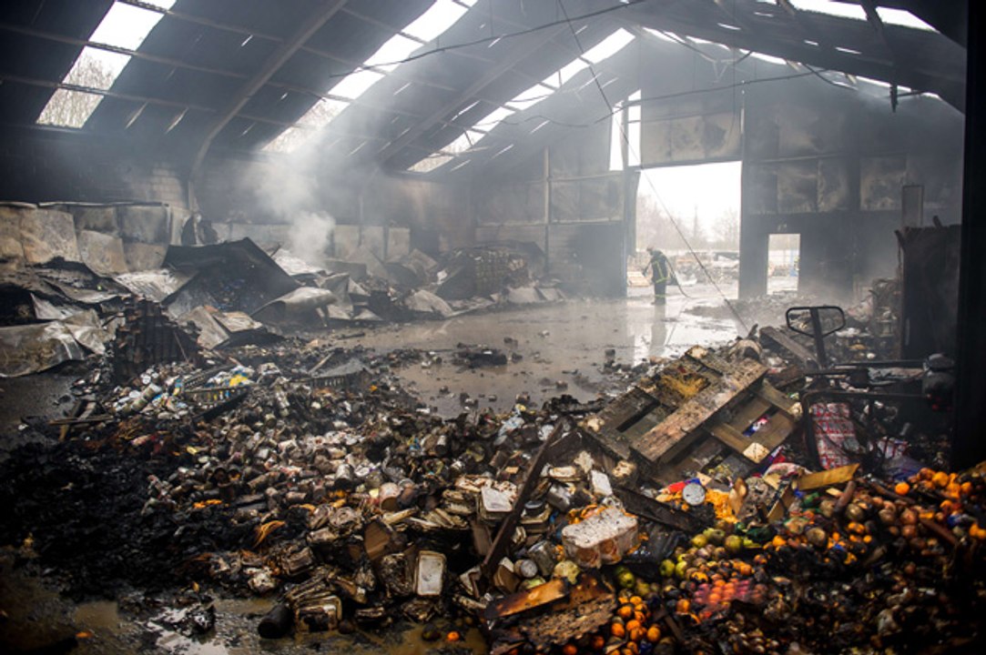 Un entrepôt des Restos du cœur part en fumée dans le Pas-de-Calais