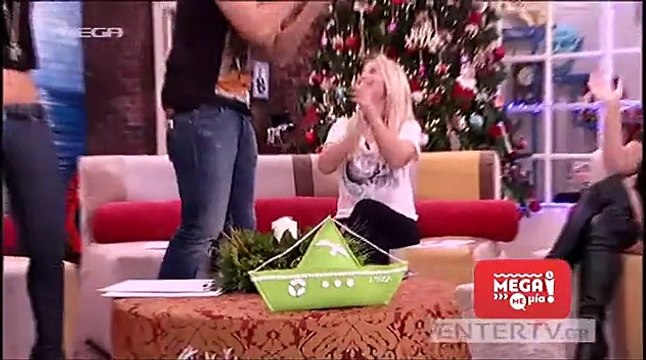 Σεφερλής σε Ουγγαρέζο Δημητράκη να σου πω κάτι Αν δε φας τη σφαλιαρίτσα σου πρωί πρωί