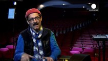 الفنان الأفغاني فرهاد دريا يغني من أجل السلام في بلاده