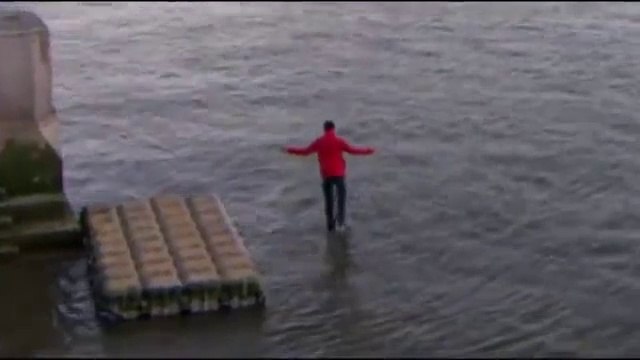 Cet homme défie les lois de la gravité