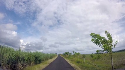 Vidéo dans un 4x4 sur la route, véhicule de location en guadeloupe