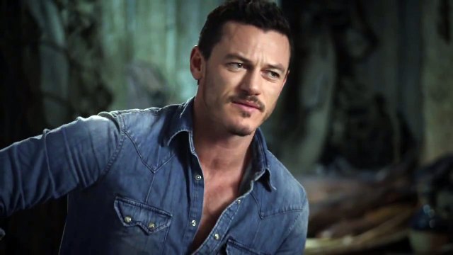 _Bard is Afraid of the Dragon_ The Hobbit 2 _ Luke Evans - Interview