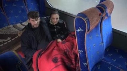 Yeni Evli Çift Midibüste Yaşıyor