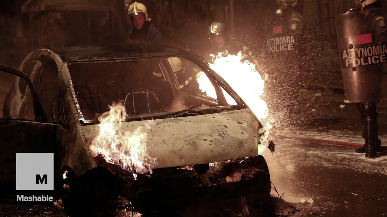 Greek anarchists torch cars, clash with Athens...
