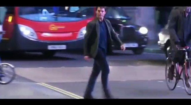 Tom Cruise Nearly Hit By London Bus While Crossing The Road, Tom Cruise Avoids Bus Accident