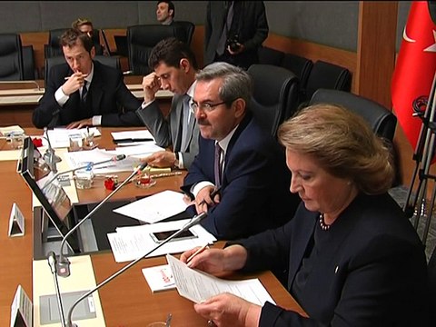 3 Aralık Dünya Engelliler Günü'nde Sağlık, Aile, Çalışma ve Sosyal İşler Komisyonu Türkiye'de Engelli Hakları konulu bilgilendirme toplantısı gerçekleştirdi.