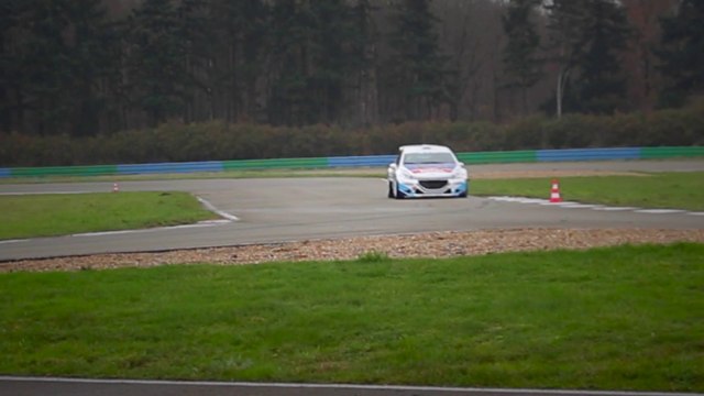A bord de la Peugeot 208 T16 pilotée par Stéphane Lefebvre