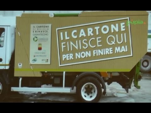 Napoli - Raccolta speciale di carta e cartone nel centro -1- (03.12.14)