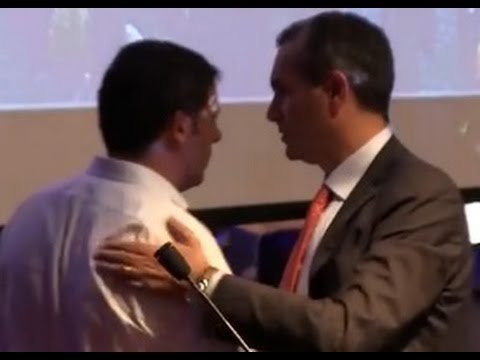 Napoli - Bagnoli, De Magistris scrive a Renzi: Comune recede da impegni -1- (03.12.14)