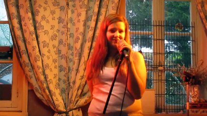 Lola Reva chante "Color Gitano" 03 12 2014
