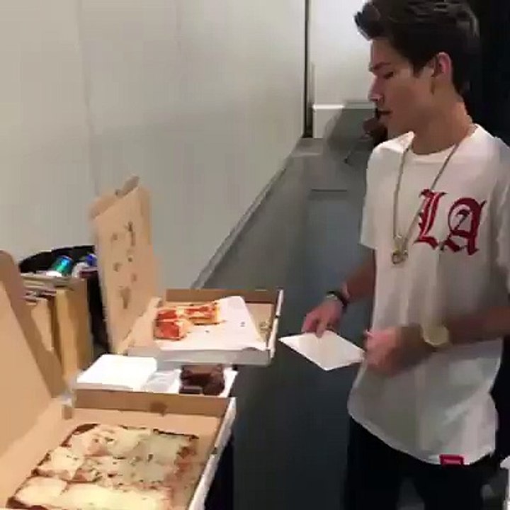 Me when I see food