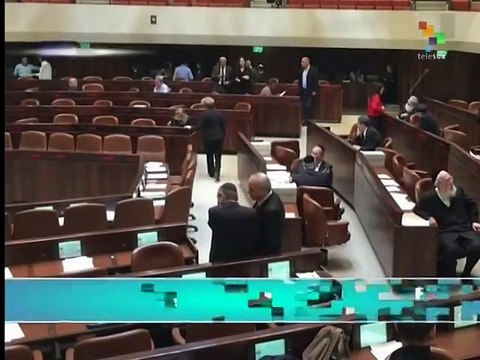 Israeli PM fires two top ministers, calls for early elections