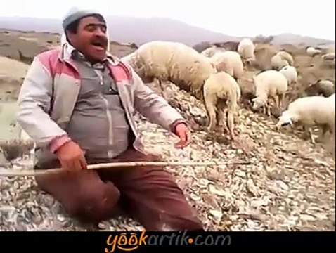 Çoban dayının doğal hali. Mutlu olmak zor değil.