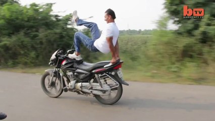 Du yoga sur une moto