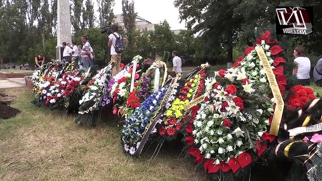 Украина, Словянск- Массовое похоронение мирных граждан!