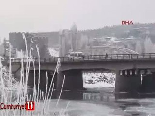 Sibirya soğukları geldi, nehir dondu