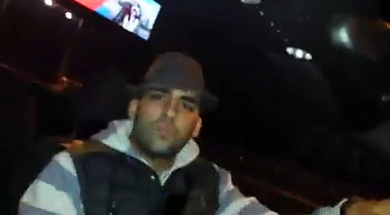 Un mouton fait une virée en voiture