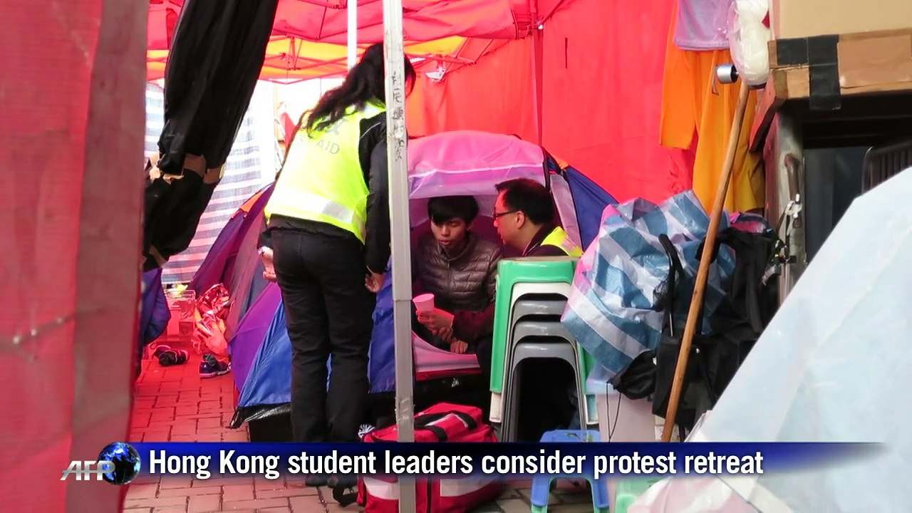 Hong Kong student leaders consider protest retreat