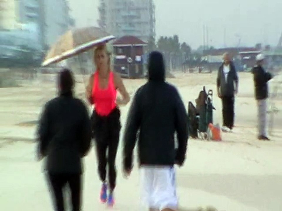 The runner, the umbrella and the sea