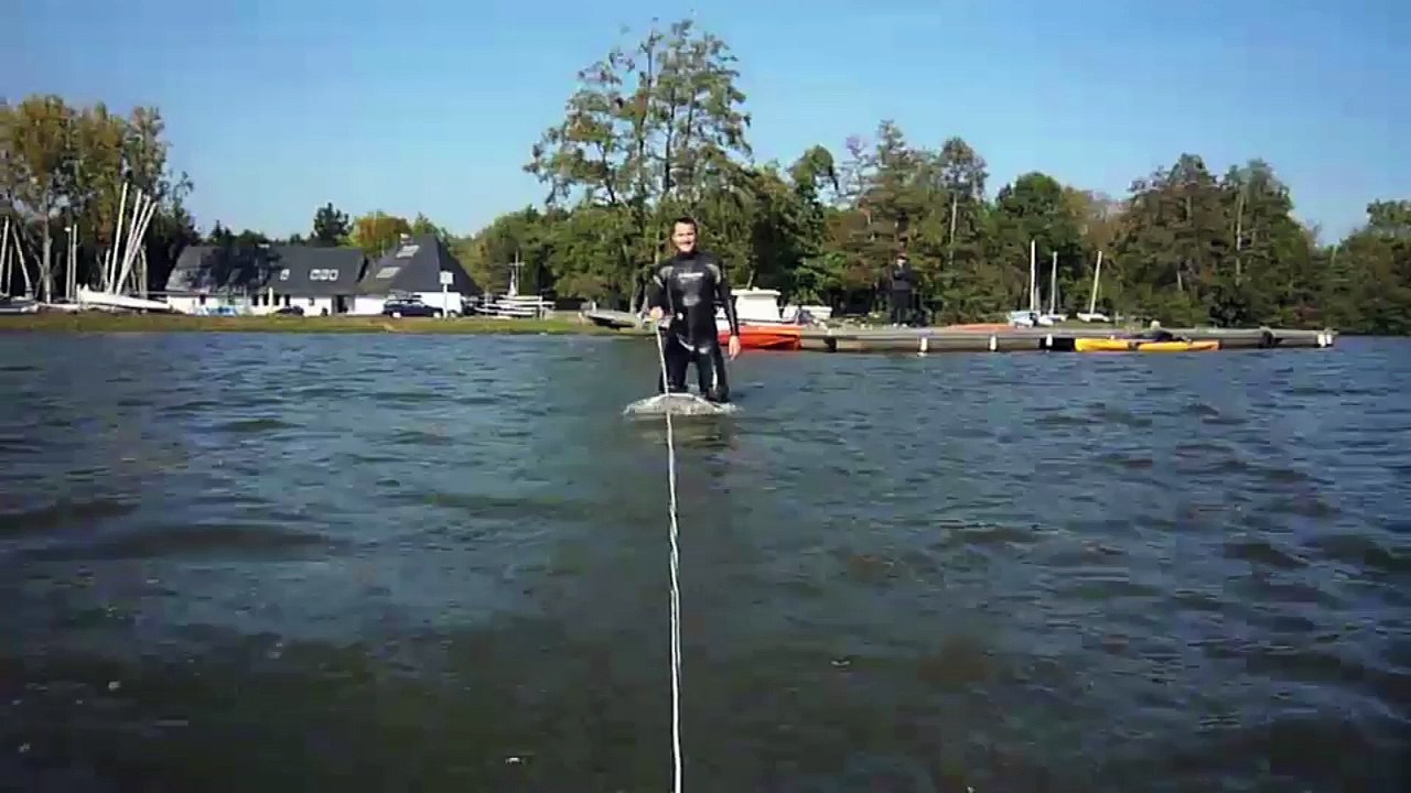 Traction d'une planche funboard par un kayak HobieMirage