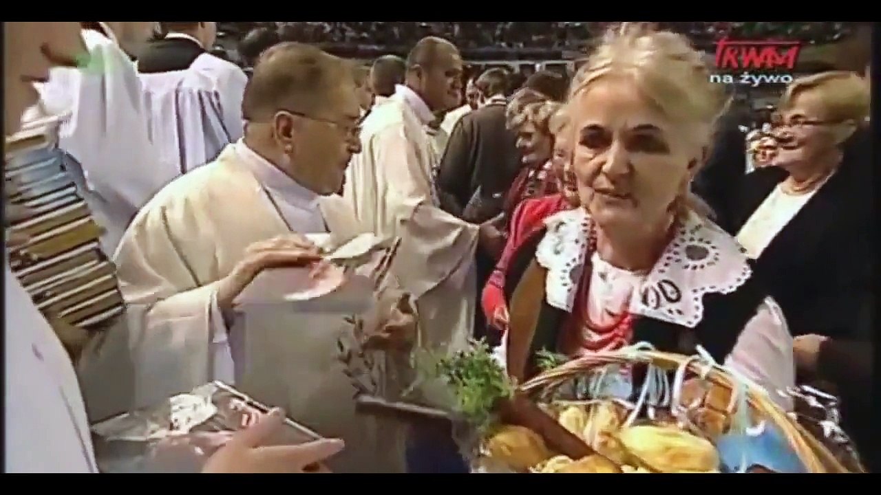 Tadeusz Rydzyk refuses baisemains of fidèles