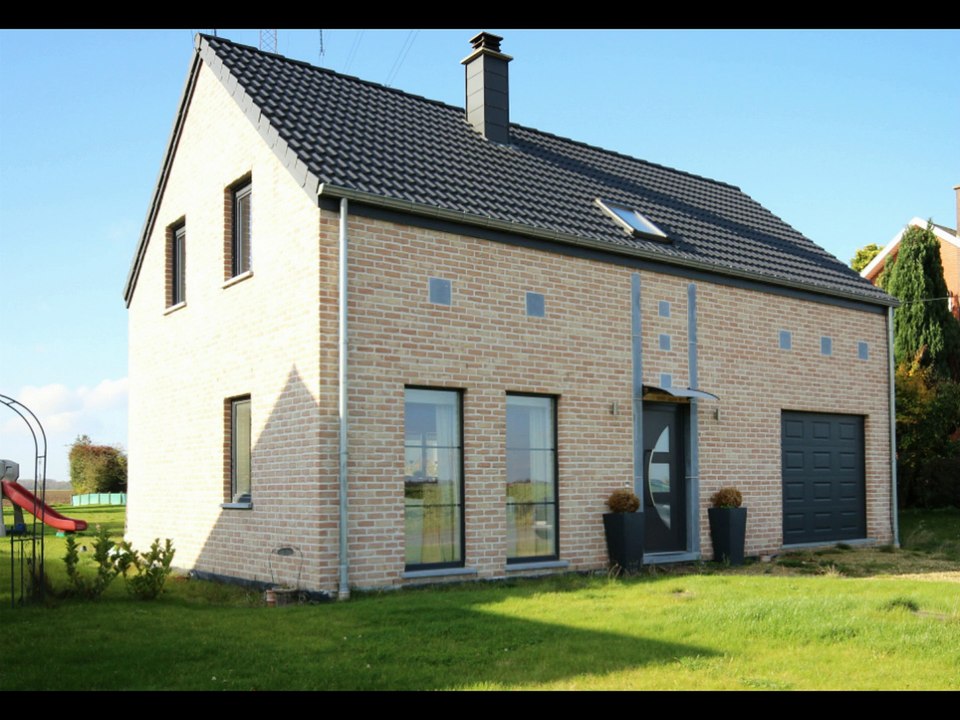 Villa à vendre à Pont-à-Celles (province du Hainaut) maison dans rue du Luttre, 3 chambres + jardin pour 299.000 €. Maison en vente urgente, cette excellente opportunité d'achat d'une maison de 2011 a acheter bien en dessous de sa valeur de construction.