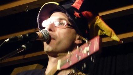 CEDRIC GERVY : "Alors, on foote ?" (Cabaret aux Chansons, Bruxelles, 2013)