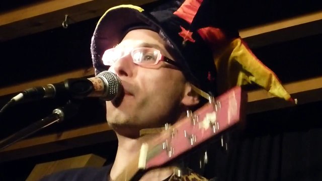 CEDRIC GERVY : Alors, on foote ? (Cabaret aux Chansons, Bruxelles, 2013)