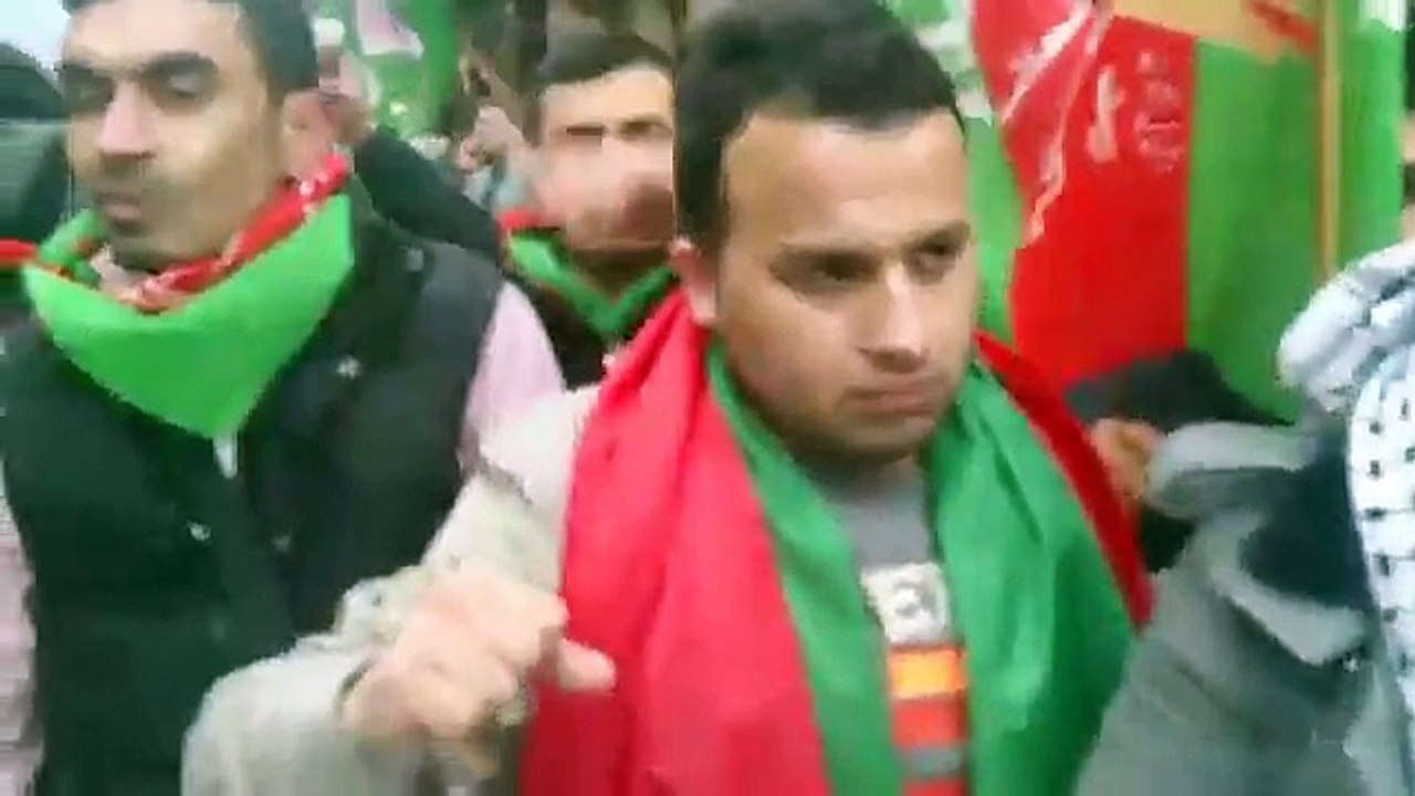 Exclusive Footage of 'Go Nawaz Go' Protest outside Lancaster House