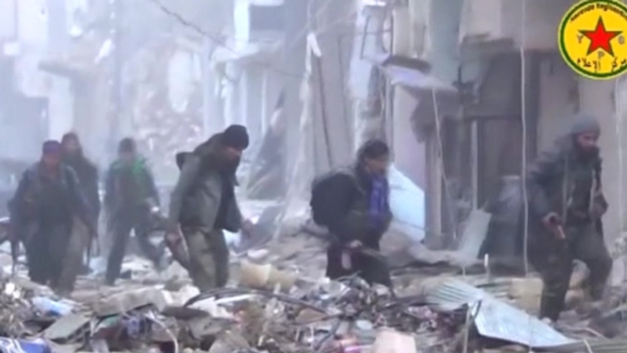 Kurdish forces battle Islamic State militants in Kobani