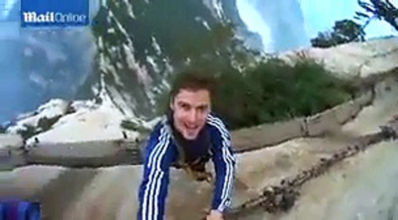 Man risks life to take selfie