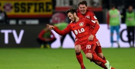 Hakan Çalhanoğlu, Golleriyle Messi ve Ronaldo'yu Solladı