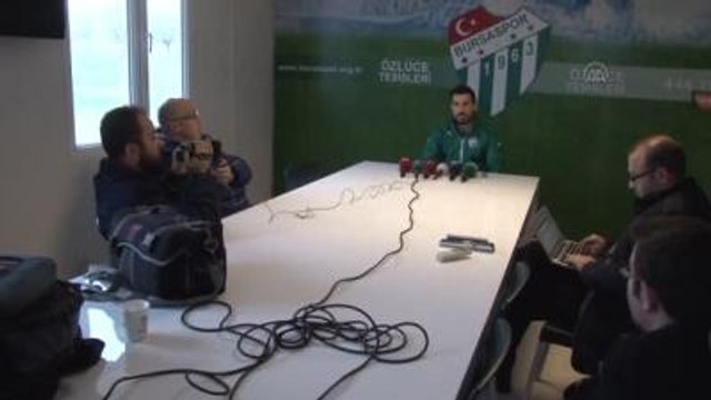 Şener Özbayraklı, Transfer Söylentilerine Aldırış Etmiyor