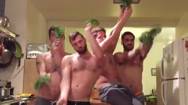 Cinq hommes reprennent le clip «7/11» de Beyoncé