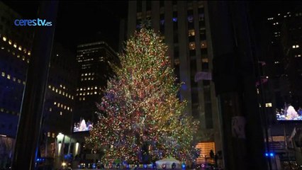 El árbol del Rockefeller Center ilumina las calles neoyorkinas